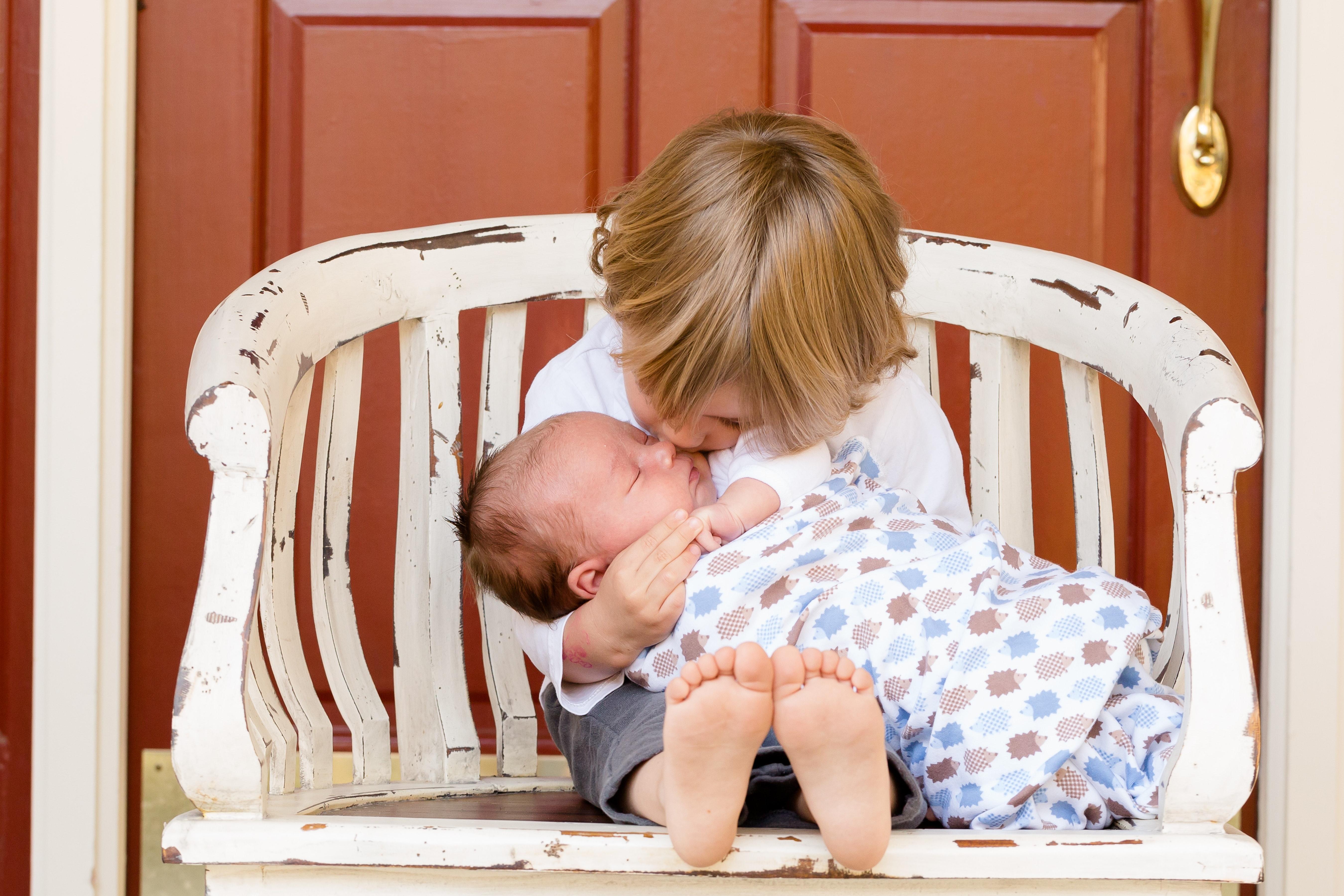 Boy kissing babylk;jlkj